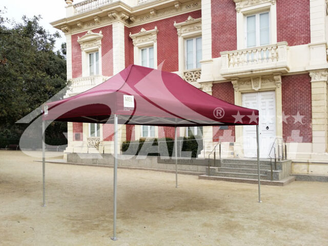 Tendas dobráveis de cor bordeaux com rotulação